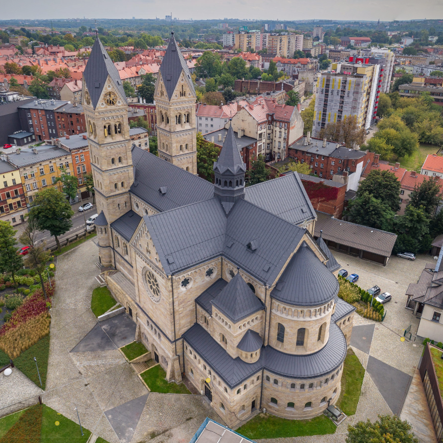 widok kościoła z lotu ptaka, strona zachodnia