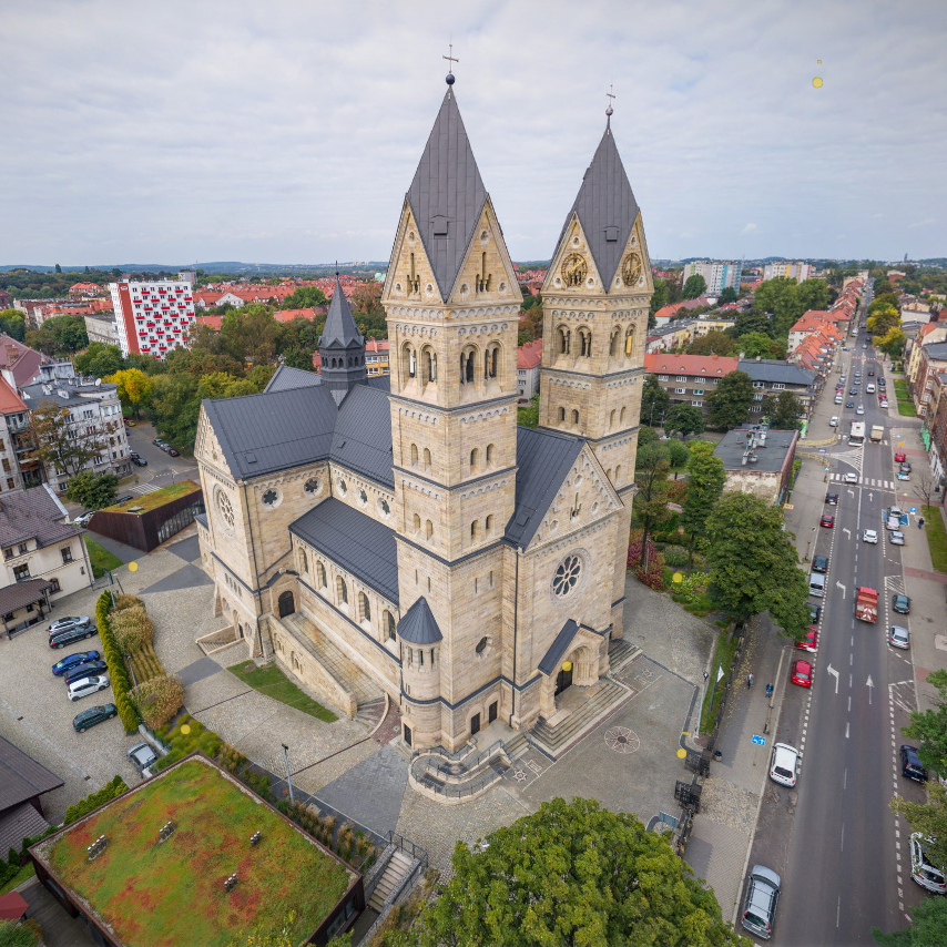 widok kościoła z lotu ptaka, strona wschodnia